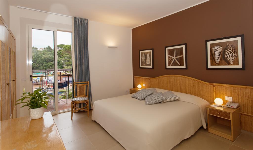Desiree Hotel 4*